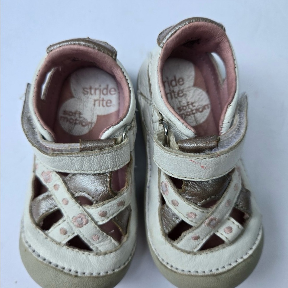 Stride Rite little girls pink white and grey sandals size 4